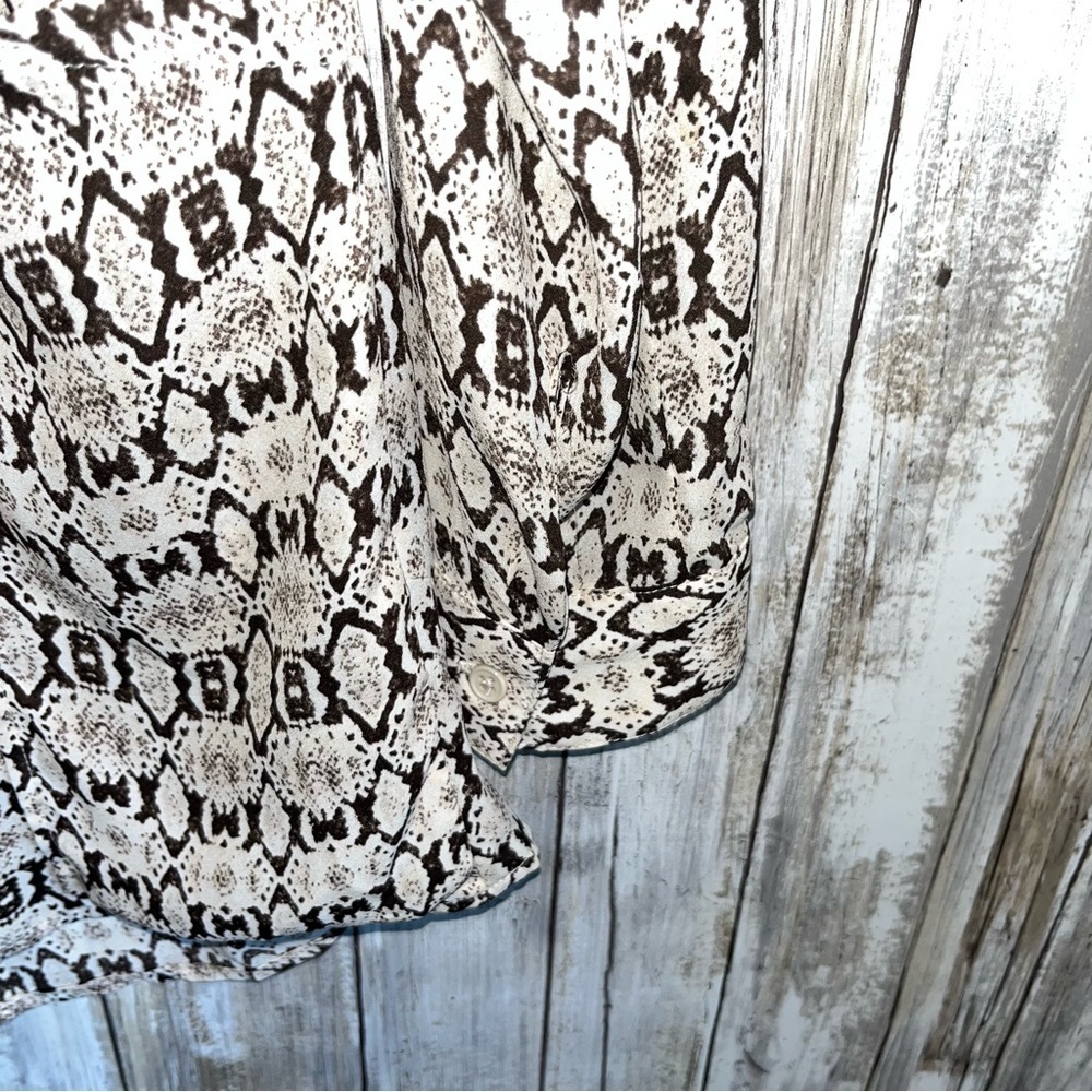 Olivaceous Snake Print Long Tunic With Pockets - Picture 2 of 6